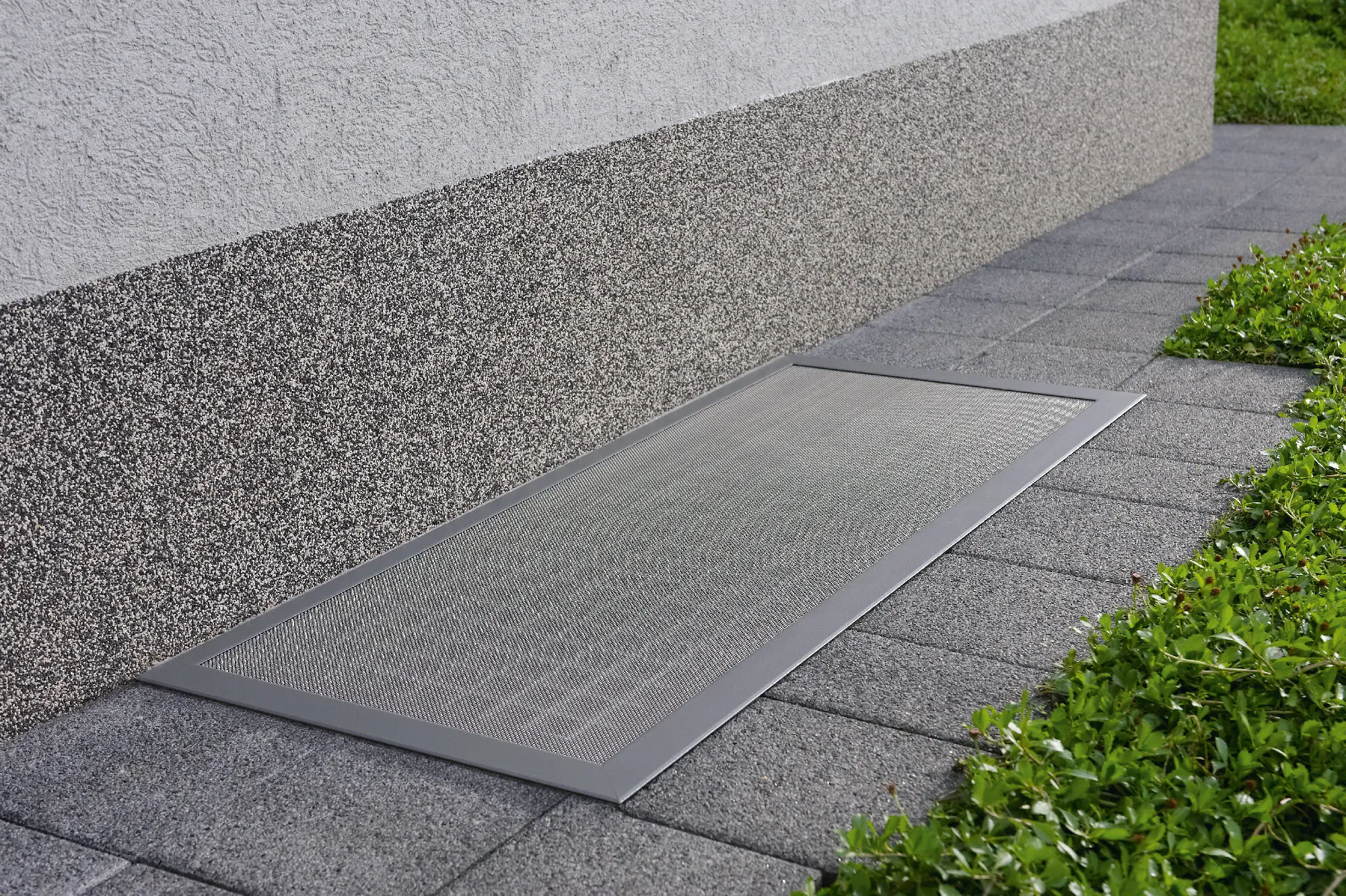 Lichtschachtabdeckung Kanton Zug gegen Insekten und Laub