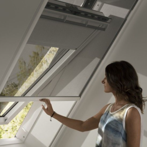 Dachfenster Insektenschutz Moehlin – Rollo mit Kassette
